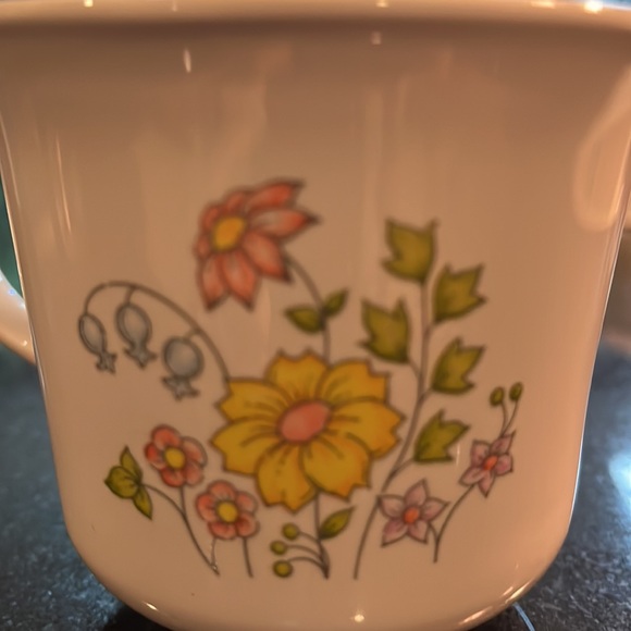 Flat Cup Meadow Pattern (Corelle) by CORNING. Set of 2 - Picture 4 of 8